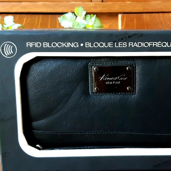 New Kenneth Cole women's wallet - Picture 4 of 4